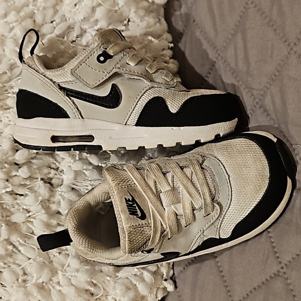 Nike Air Max Sneakers - Picture 1 of 15